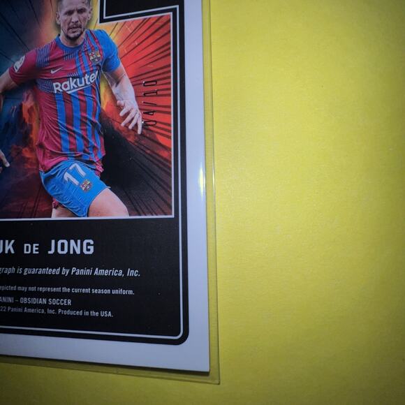 2021-22 Panini Obsidian Volcanic auto Luuk De Jong Yellow  2021-22 Panini Obsidian Volcanic auto Luuk De Jong Yellow Electric Etch /10